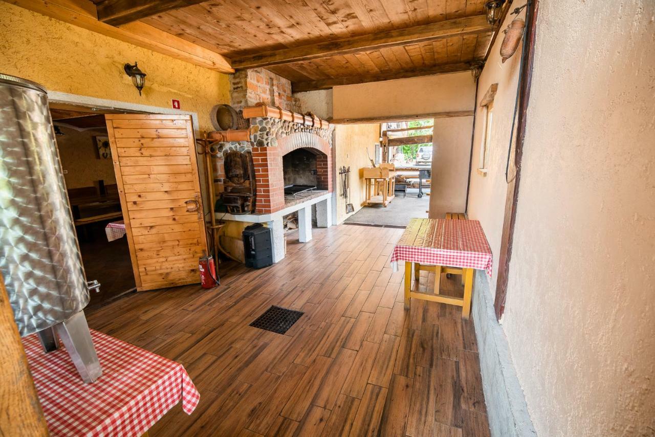 Apartment With Sauna Pr' Geci Dobova Eksteriør bilde