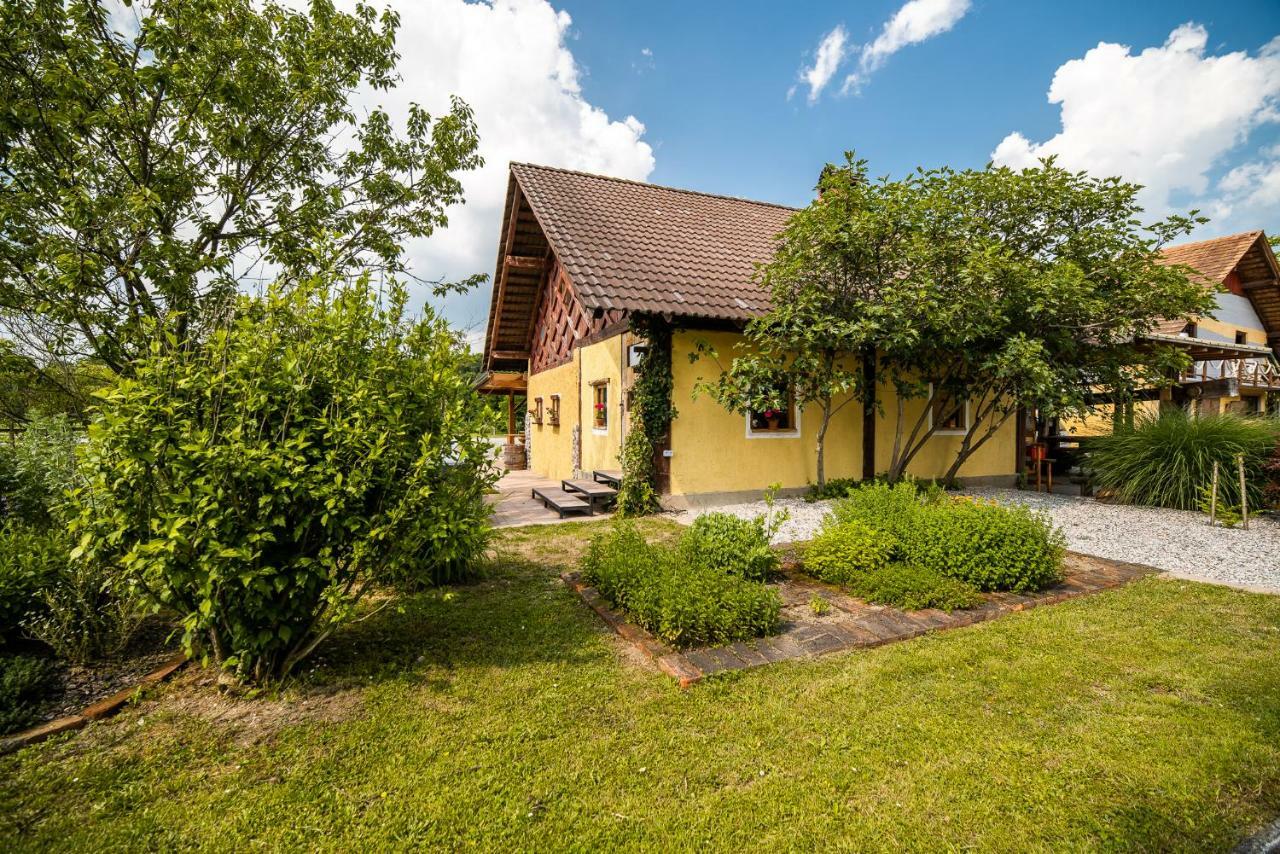 Apartment With Sauna Pr' Geci Dobova Eksteriør bilde